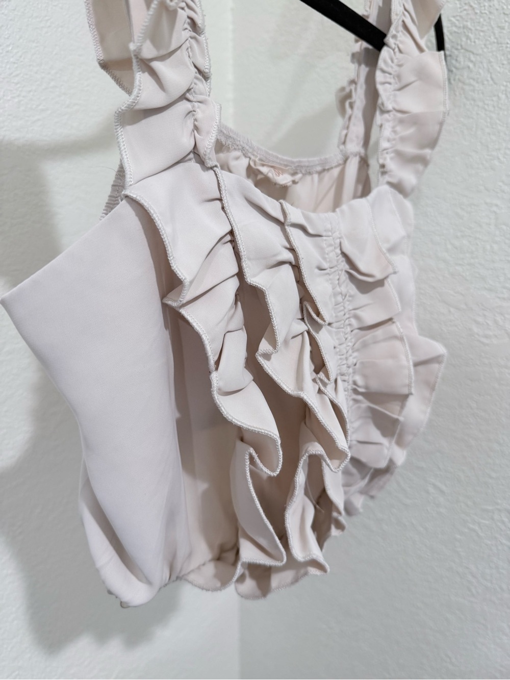 Listicle Ruffle Crop Top - Picture 3 of 7